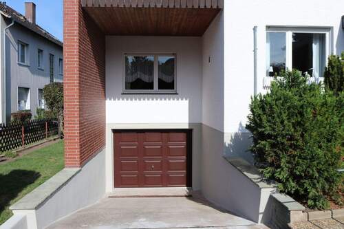 Garageneinfahrt - 6 Zimmer Einfamilienhaus zum Kaufen in Büren