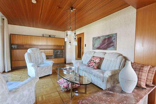 Wohnzimmer mit Eichenparkett - 