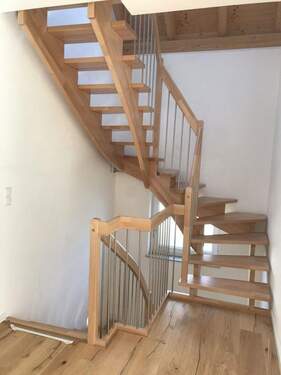 Massiv-Treppe in Buche - 