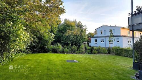 großzügiger Garten - 
