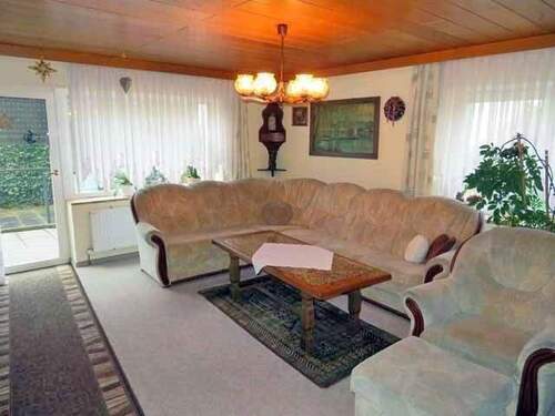 EG Wohnzimmer - 7 Zimmer Doppelhaushälfte in Sulzbach-Rosenberg