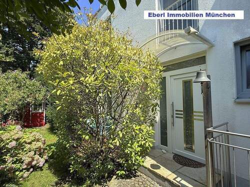 Hauseingang - 4 Zimmer Etagenwohnung zum Kaufen in München