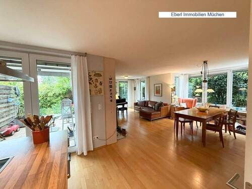 Blick ins Wohnzimmer - Etagenwohnung mit 145,10 m&sup2; in München zum Kaufen