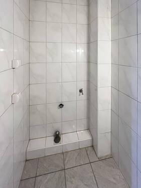 Hauswirtschaftsraum mit Waschmaschinenanluss - 