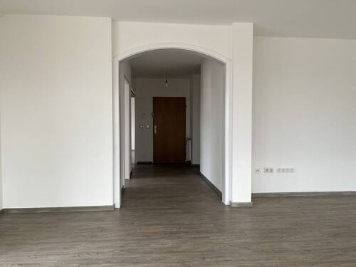 Vom Wohnzimmer in Richtung Diele - 