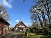 Hofeinfahrt - 9 Zimmer Mehrfamilienhaus, Wohnhaus zum Kaufen in Barnstorf