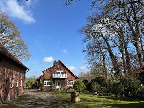 Hofeinfahrt - 9 Zimmer Mehrfamilienhaus, Wohnhaus zum Kaufen in Barnstorf