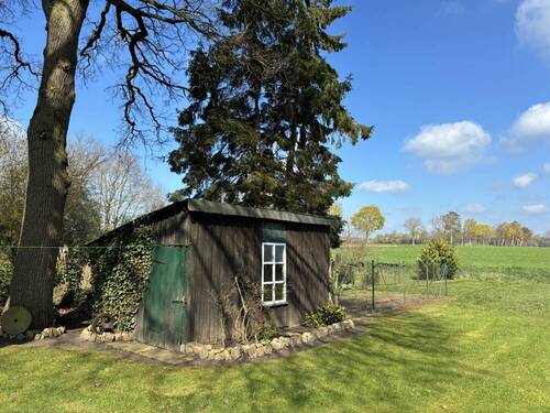 Gartenhäuschen - 9 Zimmer Mehrfamilienhaus, Wohnhaus in Barnstorf
