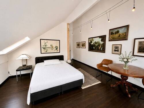 Schlafzimmer m. Ankleide 1.OG - 