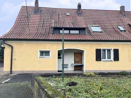 Außenansicht-Eingang - 6 Zimmer Doppelhaushälfte zum Kaufen in Sulzbach-Rosenberg