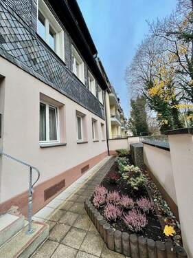 Vorgarten - 1 Zimmer Mehrfamilienhaus, Wohnhaus in Fürth