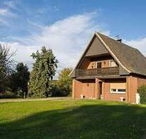 freistehendes Einfamilienhaus im Außenbereich von Rees-Empel