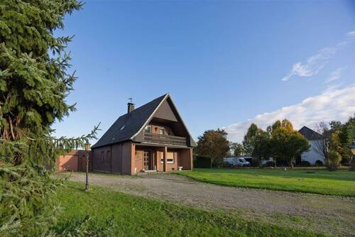 Front 2 - 6 Zimmer Einfamilienhaus in Rees