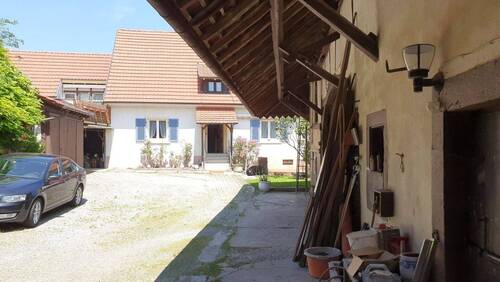 Zufahrt Haus und Scheune - 8 Zimmer Mehrfamilienhaus, Wohnhaus zum Kaufen in Efringen-Kirchen