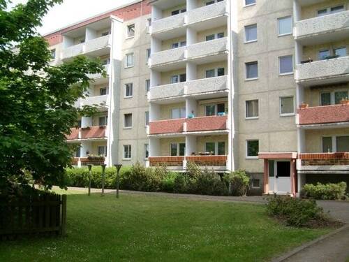 Hofseite - 3 Zimmer Etagenwohnung zur Miete in Neubrandenburg