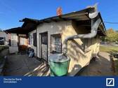Rückansicht - Kleiner Bungalow in einfacher Bauweise
