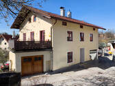 Außenansicht - Vier Wohnungen, ein Zuhause. Saniertes Mehrfamilienhaus im Ortskern.