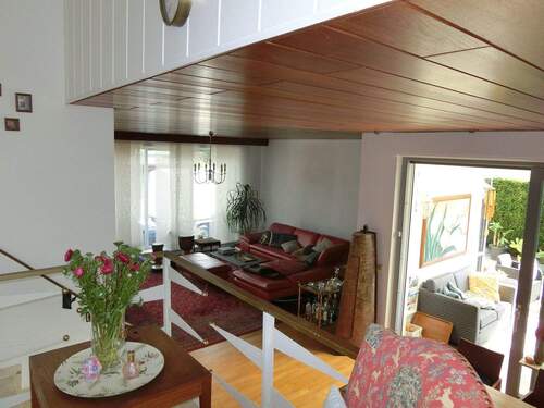 Blick ins Wohnzimmer - 