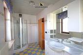 ...mit Dusche. - 