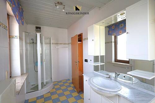 ...mit Dusche. - 