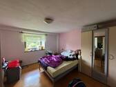 Schlafzimmer 1.OG - Hauseingang links - 