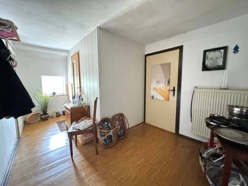 Flur 1. OG - Hauseingang links - 