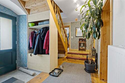 Flur EG - Einfamilienhaus mit 181,00 m&sup2; in Salzatal zum Kaufen