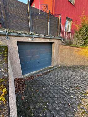 Einfahrt zur Garage - 4 Zimmer Reihenmittelhaus zum Kaufen in Friedrichsthal