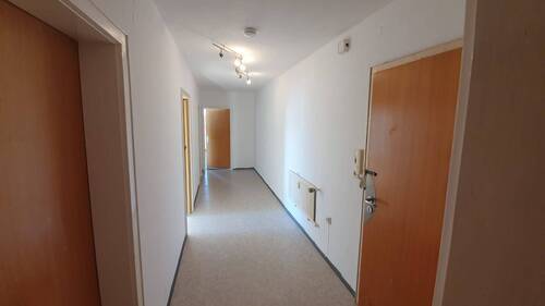 Flur - Etagenwohnung mit 78,00 m&sup2; in Töging a.Inn zum Kaufen