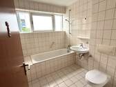 Badezimmer mit Fenster - 