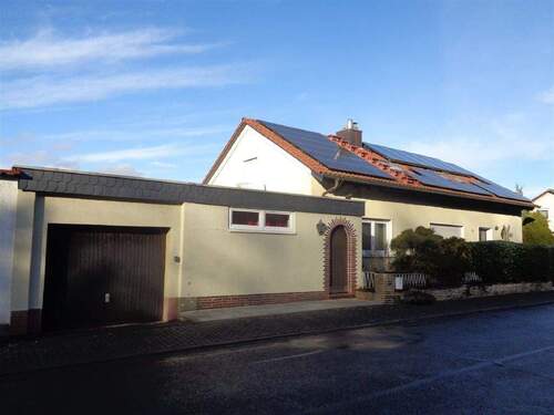 Hausansicht von der Straße - 