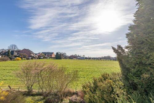 … in Feldrandlage. - 