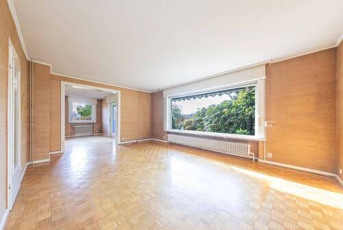 Großzügiges Wohnzimmer - 