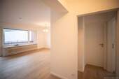 Flur und Wohnzimmer - 2 Zimmer Etagenwohnung zur Miete in Elmshorn