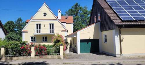 Ansicht Wohnhaus/ Straße - 7 Zimmer Einfamilienhaus zum Kaufen in Biberbach