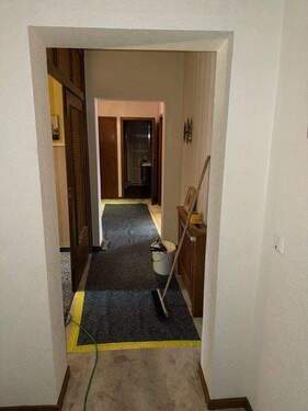 Flur - Etagenwohnung mit 103,00 m&sup2; in Rees zur Miete