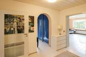 Diele mit Blick zum kleinen Flur - 