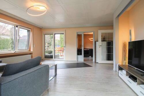 Wohnzimmer - 5 Zimmer Einfamilienhaus in Illerkirchberg