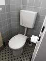 Toilette - Etagenwohnung mit 86,00 m&sup2; in Schwifting zur Miete