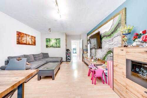 Wohnzimmer - 3 Zimmer Etagenwohnung zum Kaufen in München