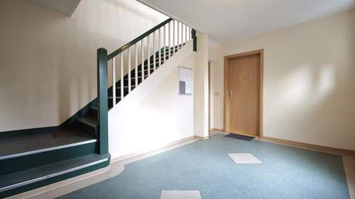 gepflegtes Treppenhaus - 1 Zimmer Mehrfamilienhaus, Wohnhaus zum Kaufen in Dresden