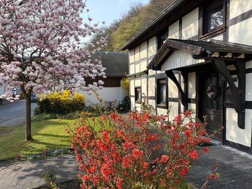 Ansicht Garten.jpg - NEU! Denkmalgeschütztes Fachwerkhaus – ein Stück Wohngeschichte für Liebhaber