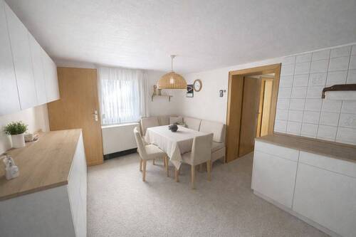 KI-Vorschlag Küche mit Sitzecke.jpg - Einfamilienhaus mit 80,00 m&sup2; in Eitorf zum Kaufen