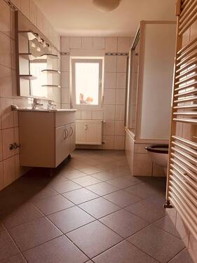 Tageslichtbad.jpg - 3 Zimmer Etagenwohnung zur Miete in Saarburg