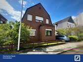 Vorderansicht - Charmantes Zweifamilienhaus mit Ausbau und Dachterrasse!