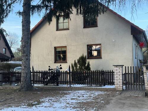 Straßenansicht - Alleinauftrag in Weststaaken: Gepflegte, verkehrsgünstige 5 Zimmer in ruhiger Seitenstraße. Kelleraußentreppe ! .