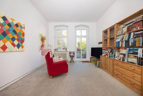 Wohnzimmer mit Balkon - 