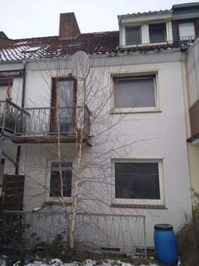 Rückansicht.jpeg - 6 Zimmer Mehrfamilienhaus, Wohnhaus zum Kaufen in Bremen