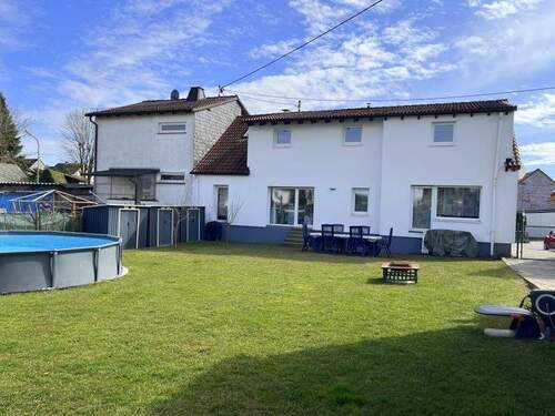 Rückansicht - Vergessen Sie Renovierungsstress! Direkt Einziehen in ein modernisiertes und renoviertes Einfamilienhaus mit schönem ...