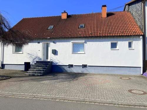 Vorderansicht - 7 Zimmer Einfamilienhaus zum Kaufen in Ailertchen